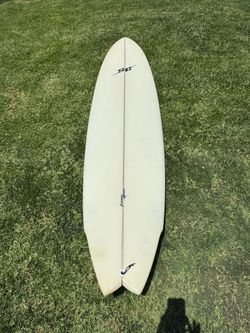 South Coast (SC) Tri-Fin Swallow Tail Surfboard. 7’9”x22.25” x 3” Surfboard