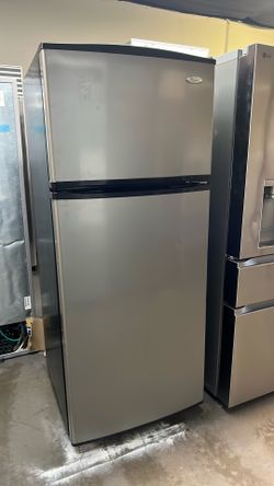 WHIRLPOOL 18 CU FT TOP FREEZER REFRIGERATOR IN GRAY 