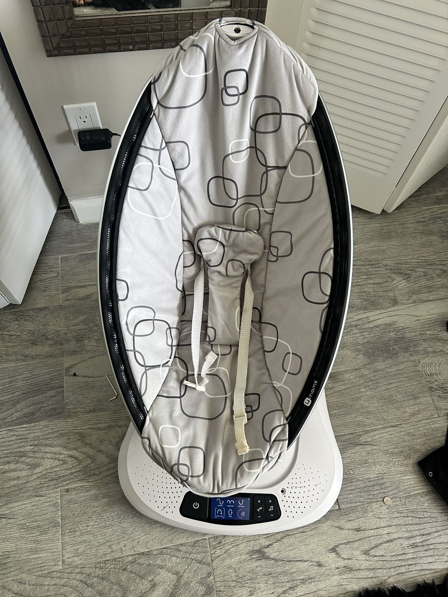 4Moms mamaroo Multi Motion Baby Smart Swing