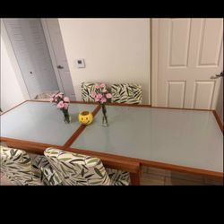 Glas Top Expandable Table