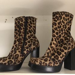 Size 7 Boots & Small Purse