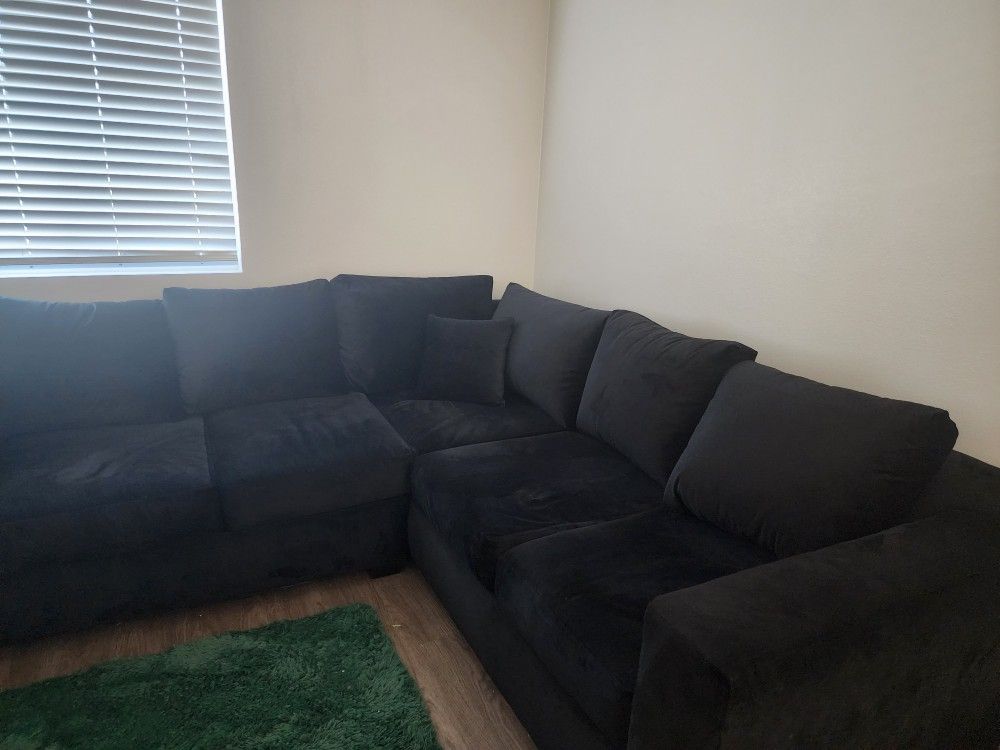 2 Piece Black High Quality Velvet Sectional Couch Selling For $750. Price Is Negotiable