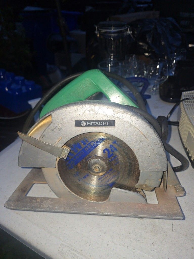 HITACHI COMMERCIAL CONTRACTOR HEAVY-DUTY 7-1/2, 7-1/4 INCH CIRCULAR SAW EXCELLENT