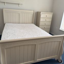 Ashley Girls 6 Piece Matching Bedroom Set