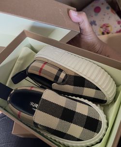Brand New Burberry Size 5 Shoes