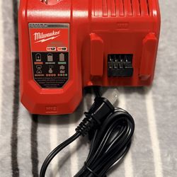 Milwaukee M12 and M18 12-Volt/18-Volt Lithium-Ion Multi-Voltage Rapid Battery Charger