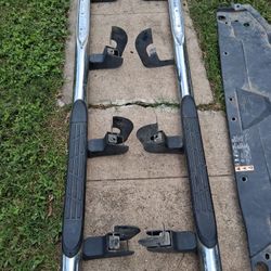 Step Side For  CHEVY SILVERADO  2008 SELLING  THE STEOS SIDES ON THE CONCRET  SIDE WALK I UPGRADED 