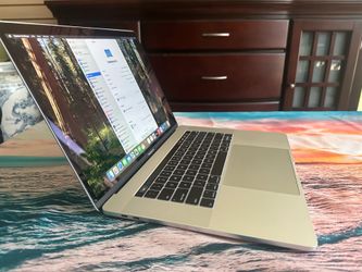 MacBook Pro 15 inch TouchBar - i7 9th Gen - 6 Cores