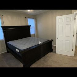 Caldwell King Bed w/ Tauri King Mattress/ King Foundation 