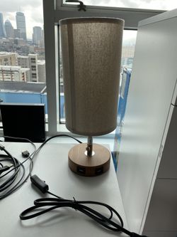 2 Lamps with USB outlets