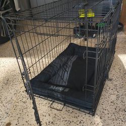 Black Foldable Metal Wire Dog Crate, Plastic Tray and Durable Black Kong  Mat