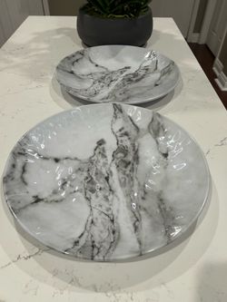 2 Serving/party trays