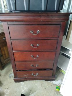 Cherry Wood 5-Drawer Chest Dresser