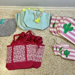 21. Tote/beach bags