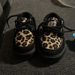 Tuk Shoes Size 6
