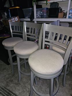 4 swivel bar stools
