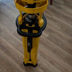 DeWalt Tripod led And Bluetooth Speaker 