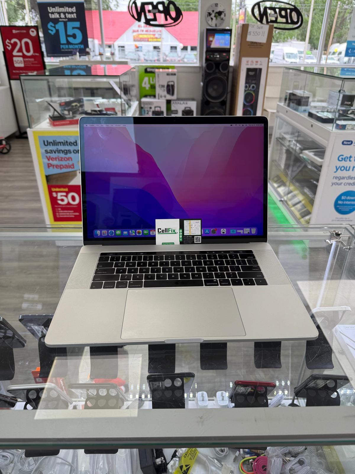MACBOOK PRO 15 INCHES 2016 256GB
