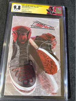 COMIC- Miles Morales Spider-man 29 CGC 9.8 Mike Mayhew Signed Sneaker