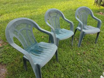 Plastic chairs (3)