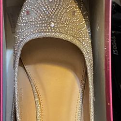Womens / Girls 7.5 Sparkly Flats. 1 marked free item per each purchased item 