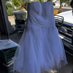 White Wedding/prom/ Formal Gown