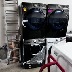 SAMSUNG WASHER AND GAS DRYER IN BLACK STAINLESS STEEL
