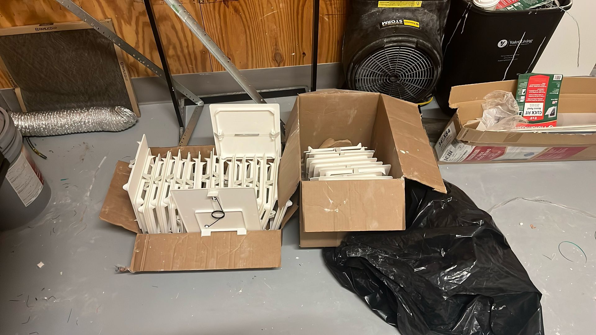 Assorted Access Panels 8x8 Fluid master White Used once