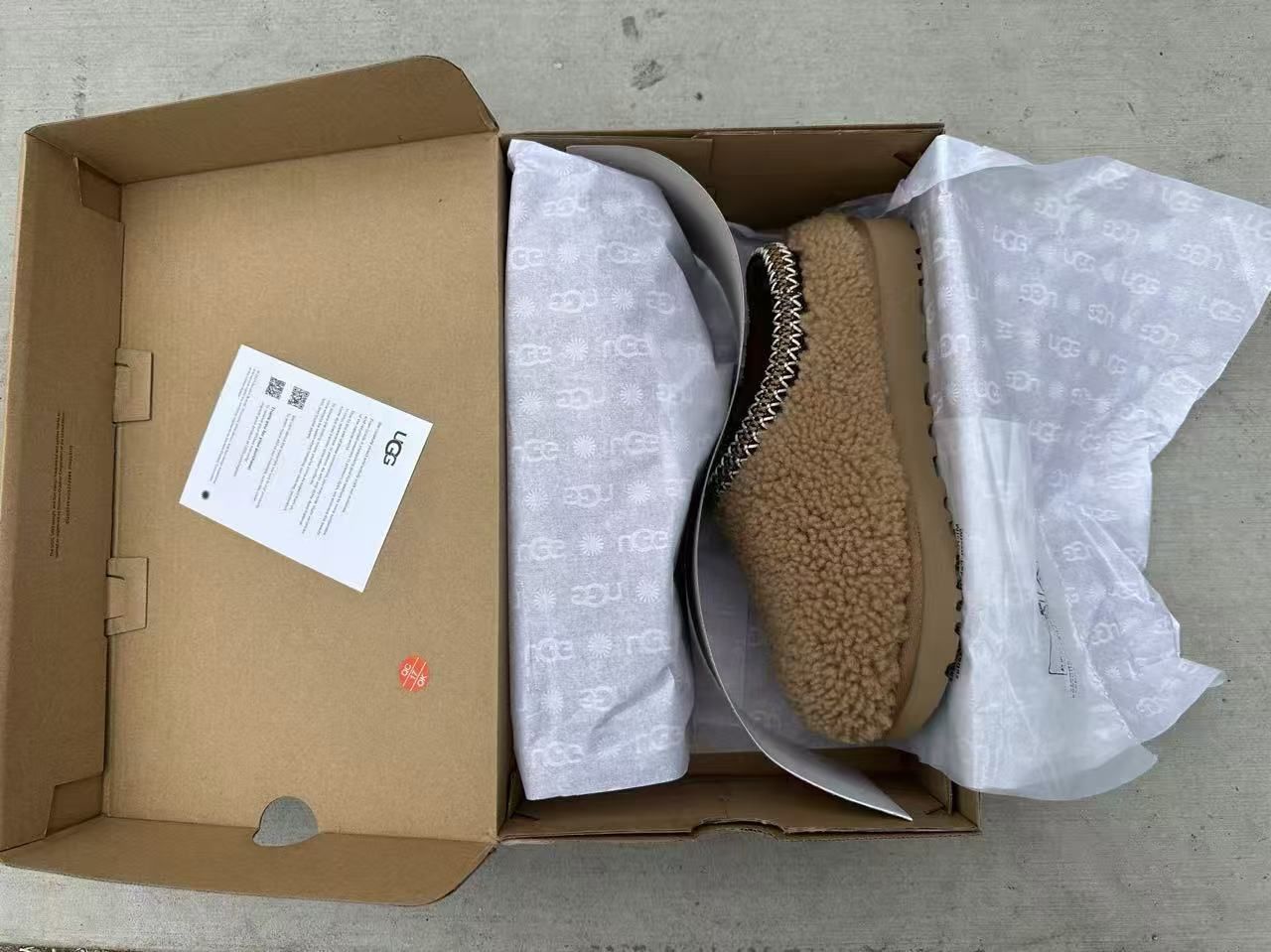 UGG WOMEN'S slippers