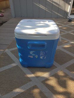 Igloo cooler cube. 17.5in x 17.5in x 17.5in