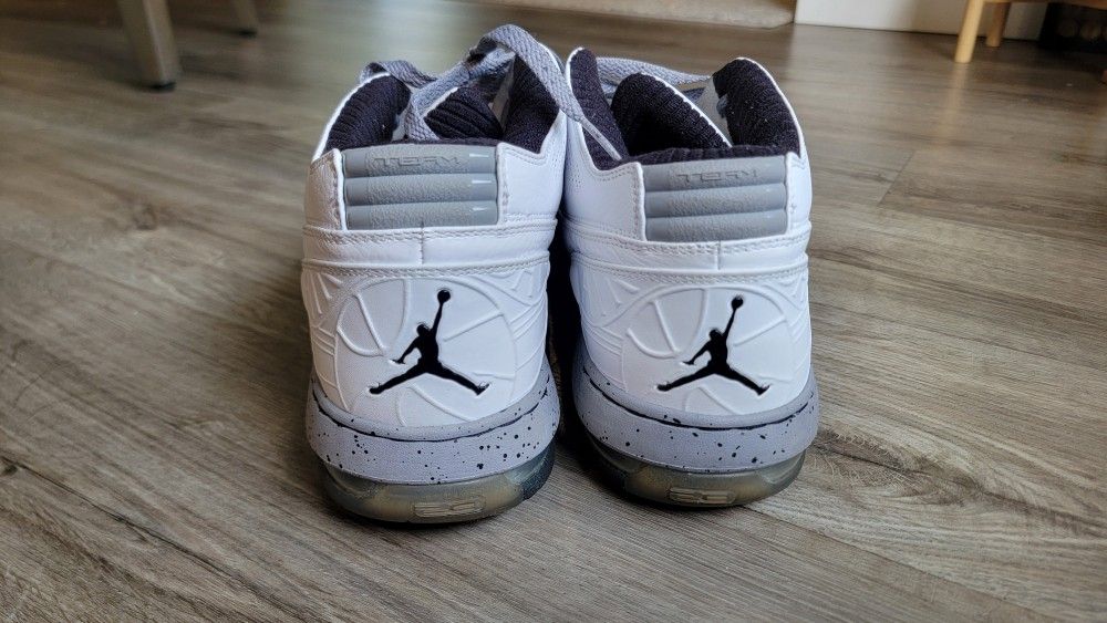 Men’s Air Jordan Flight Origin 2 basketball sneaker
