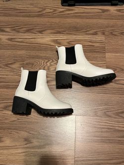 Women’s white boots