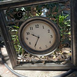 Giant Wall Clock With Leaf Decor!!