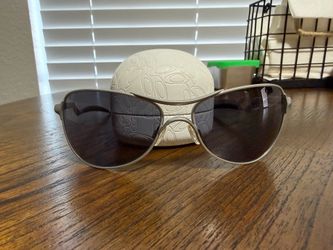 Oakley Warden