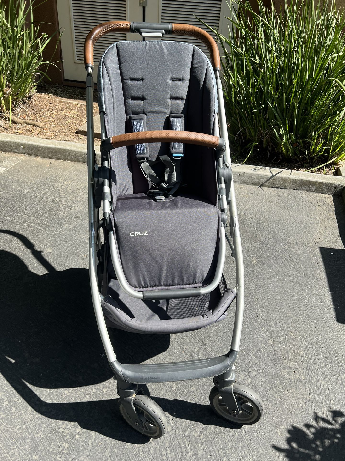 Uppababy Cruz Stroller + Bassinet + Bassinet Stand