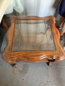 Living room table and stands