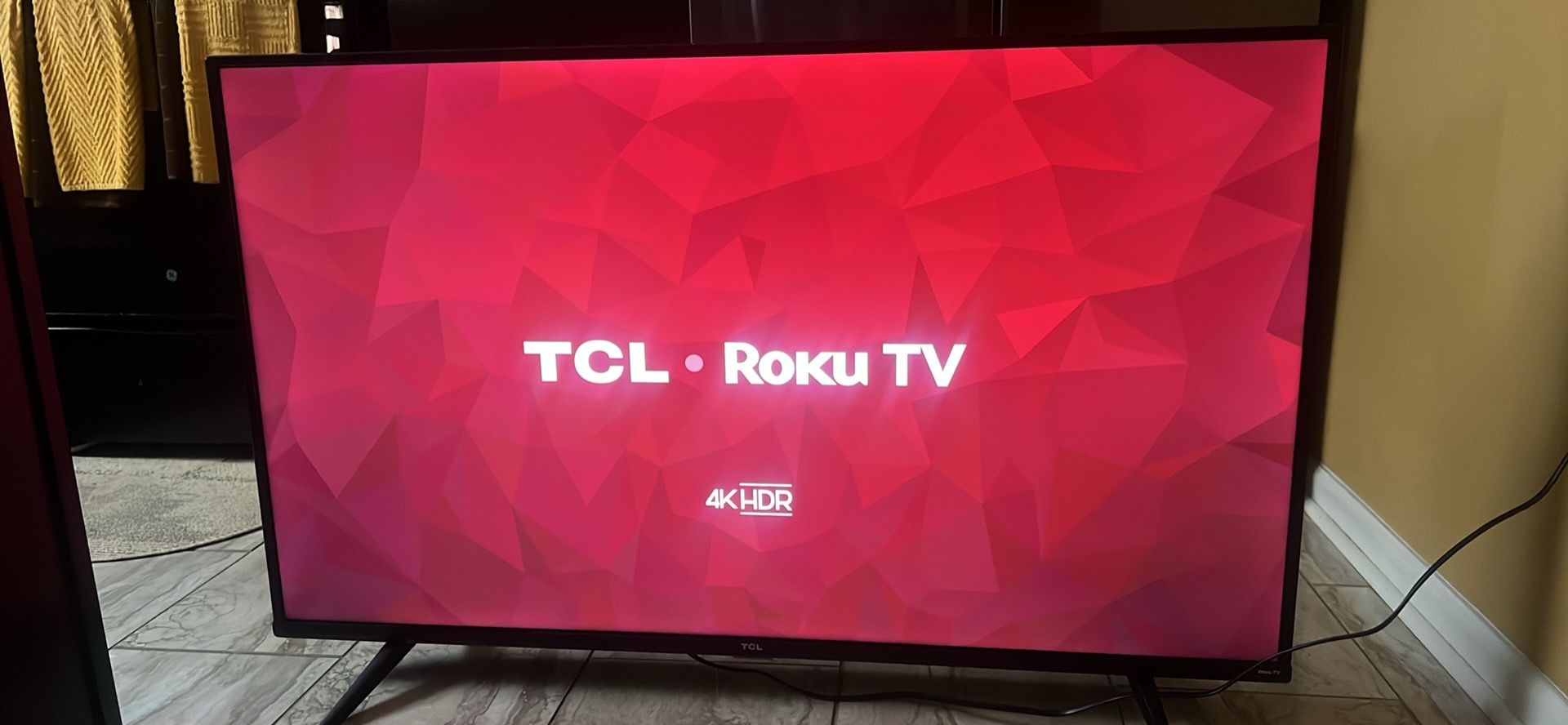 2 TCL Smart tvs
