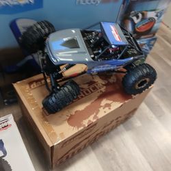 Blue RC Rock Crawler Off-Road Truck front and rear steering