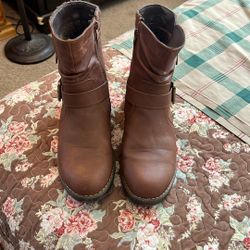 Men's boots. Size 9.5.