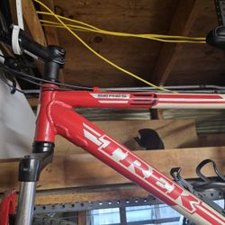 Trek 3700 Series 3 Mountain Bike – Aluminum Frame – 26"