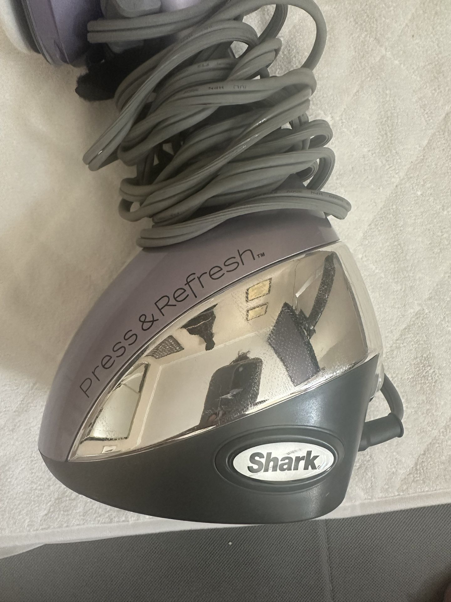 SHARK Press And Refresh Portable Garment Fabric Steamer Wrinkle Eraser with Door Press Pad