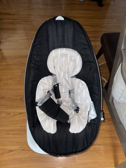 4moms MamaRoo Multi-Motion Baby Swing, Bluetooth Enabled with 5 Unique Motions, Black