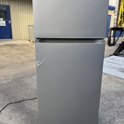 Frigidaire 7.5  Fridge for Apartment, Kitchen, Office, Garage