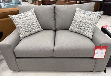 Jennings Dove Loveseat