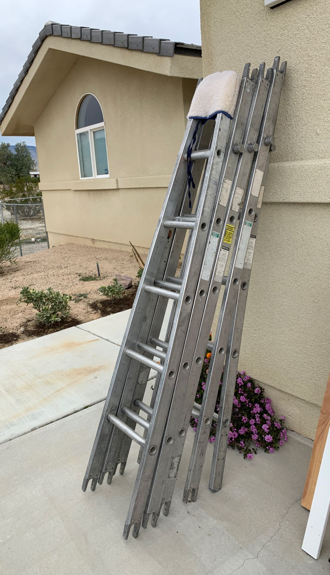 5 piece stackable ladder with base, top, & bonnet.