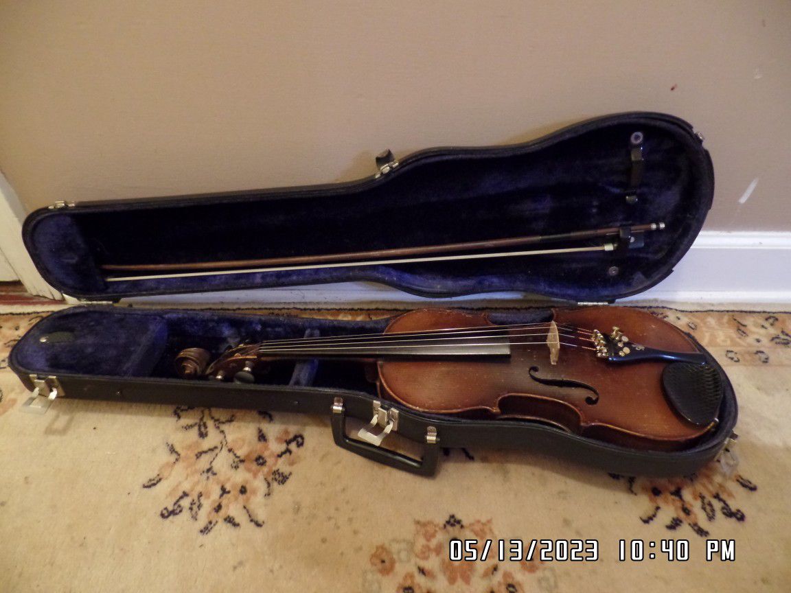 Vintage Antonio Stradivarius 4/4 violin copy made in Czeckoslovakia