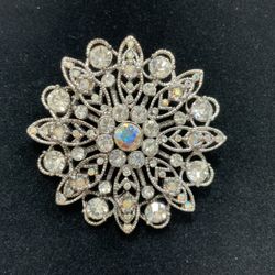 VINTAGE LIZ CLAIRBORNE BROOCH