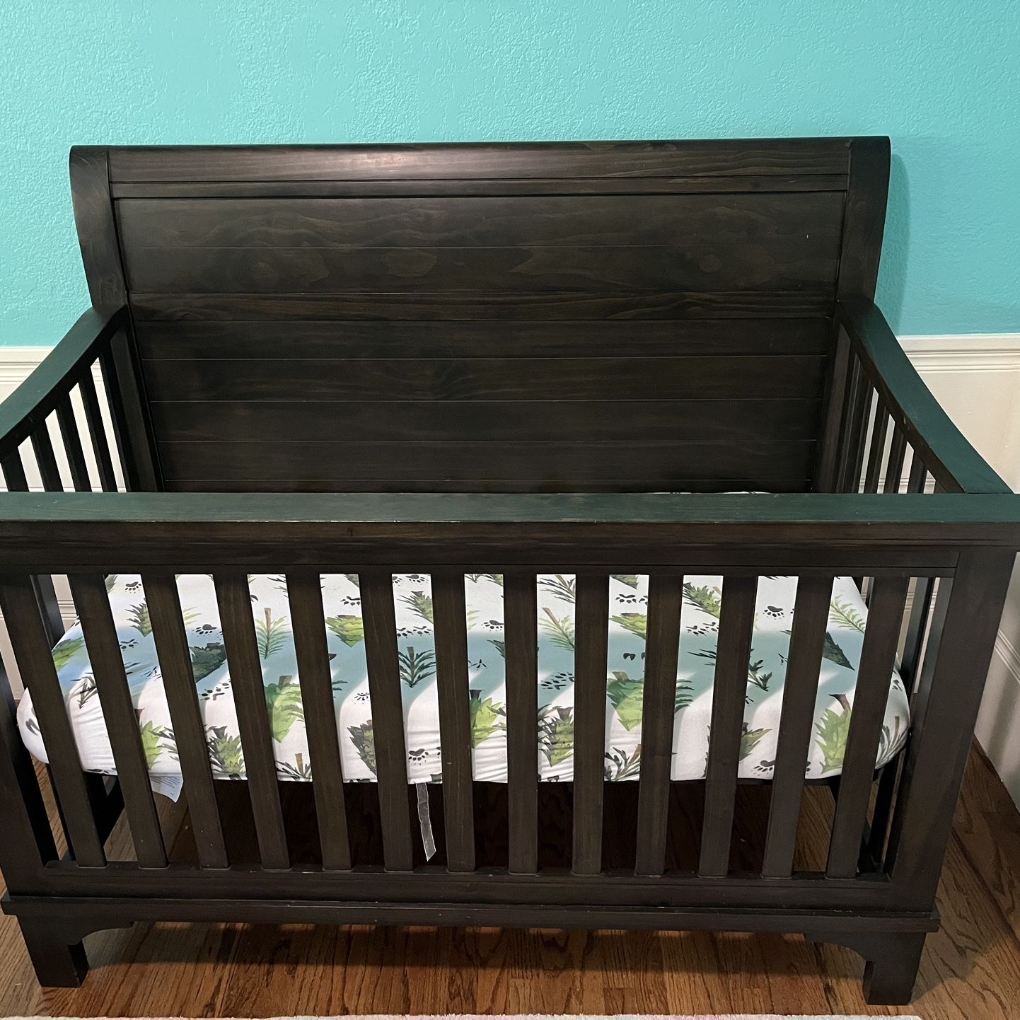 Beautiful Quality Crib + Converts To Toddler Bed