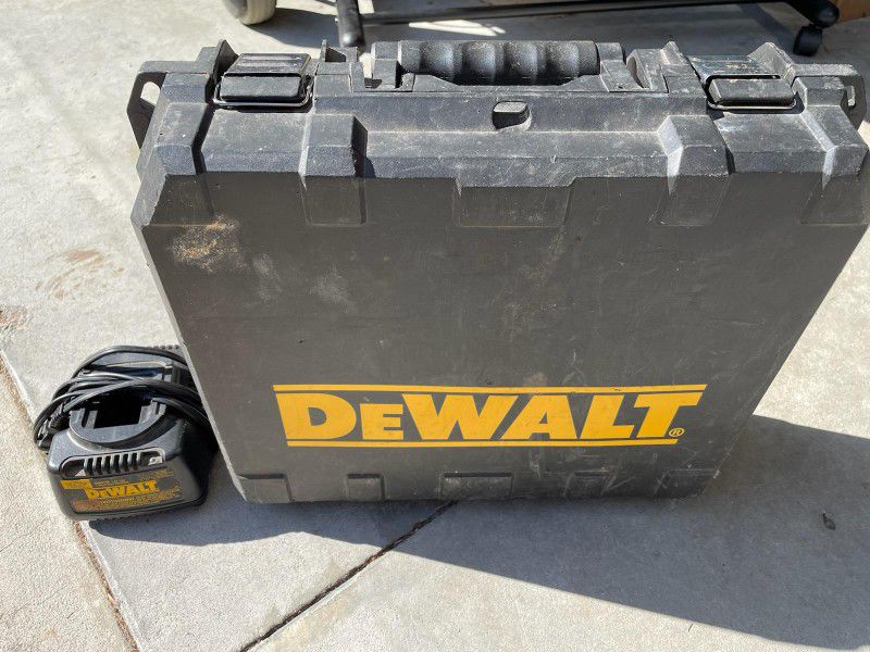 DeWalt Hammer Drill,4 Batteries,  Charger