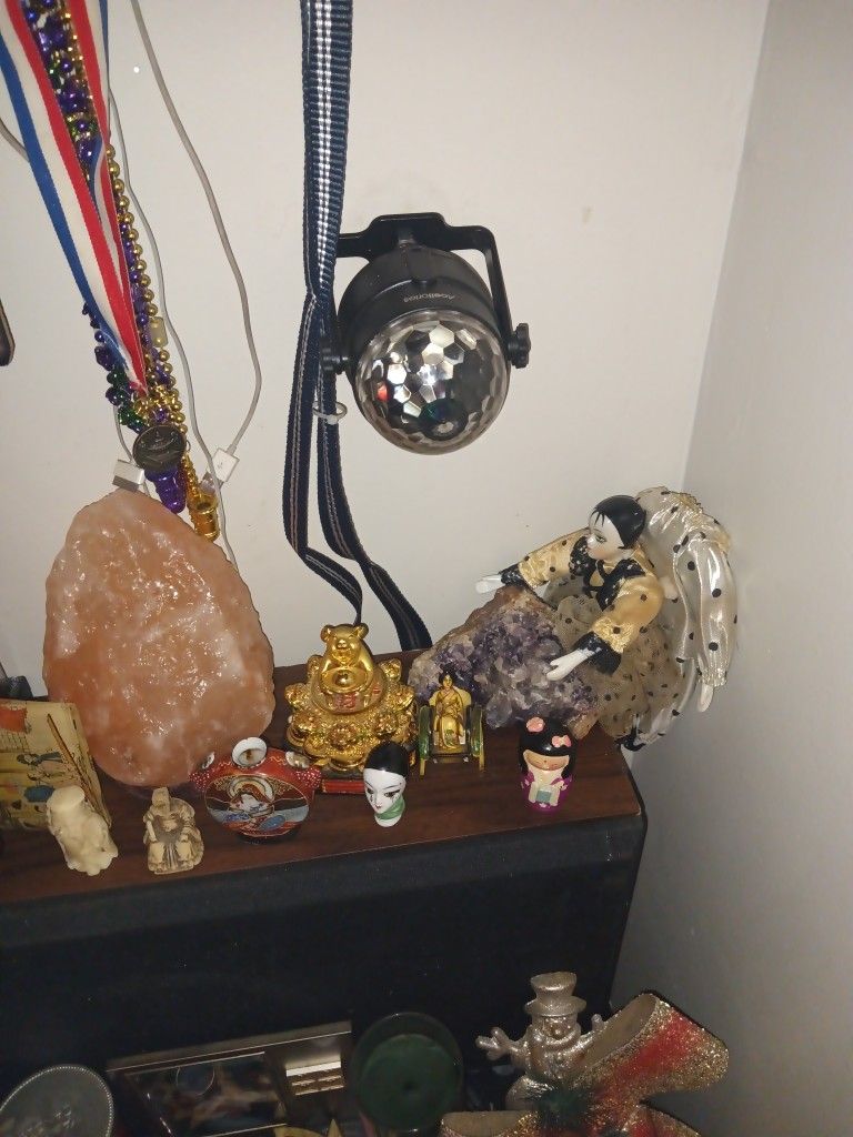 Very Good Chinese Collectibles And China
